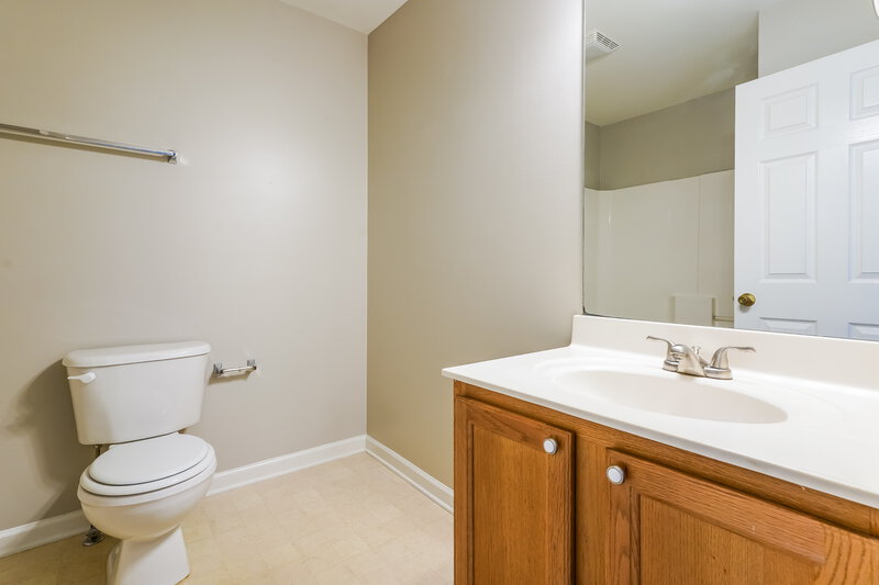 2,275/Mo, 209 Briarcotes Cir La Vergne, TN 37086 Bathroom View