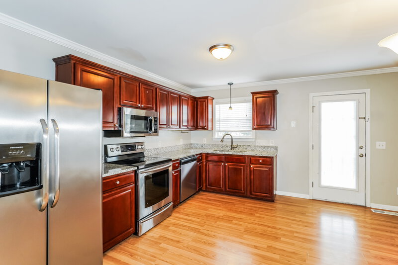2,455/Mo, 100 Homestead Ln Hendersonville, TN 37075 Kitchen View 2