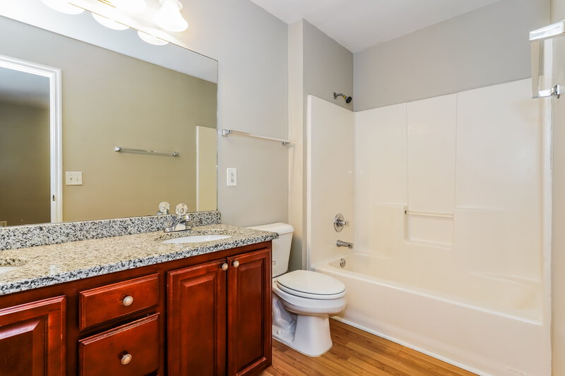 2,455/Mo, 100 Homestead Ln Hendersonville, TN 37075 Main Bathroom View