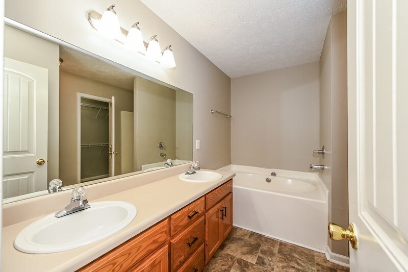 2,465/Mo, 1422 Huddersfield Dr Smyrna, TN 37167 Main Bathroom View