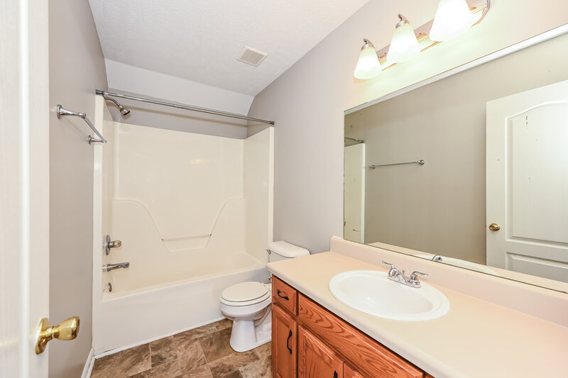 2,465/Mo, 1422 Huddersfield Dr Smyrna, TN 37167 Bathroom View