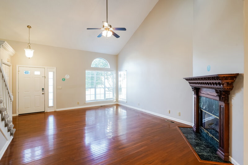 2,450/Mo, 213 Breakwater Dr Hendersonville, TN 37075 Living Room View