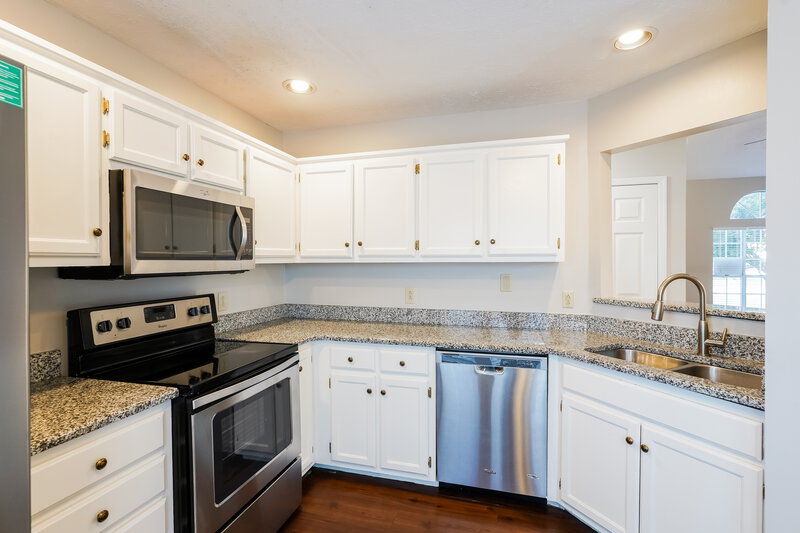 2,450/Mo, 213 Breakwater Dr Hendersonville, TN 37075 Kitchen View