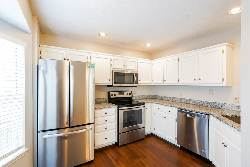2,450/Mo, 213 Breakwater Dr Hendersonville, TN 37075 Kitchen View 2