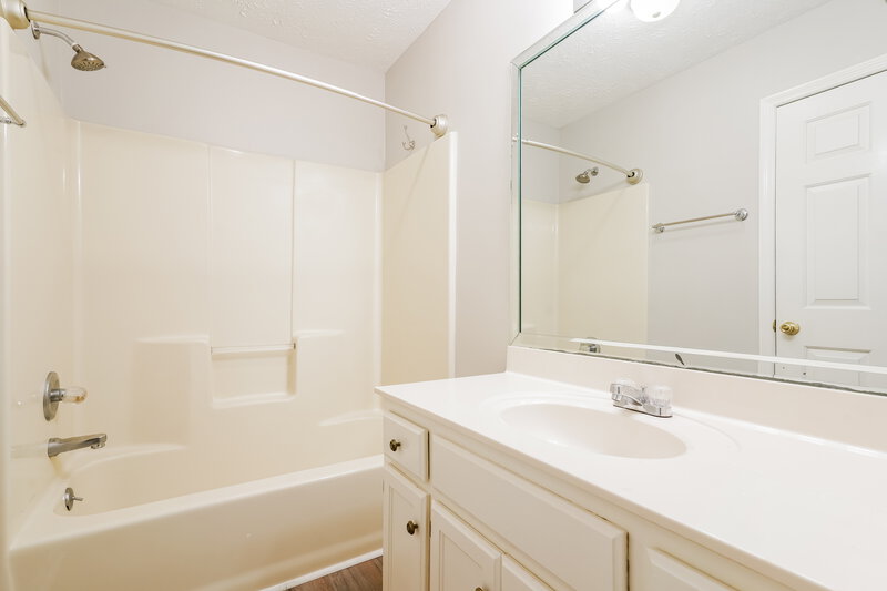2,450/Mo, 213 Breakwater Dr Hendersonville, TN 37075 Bathroom View