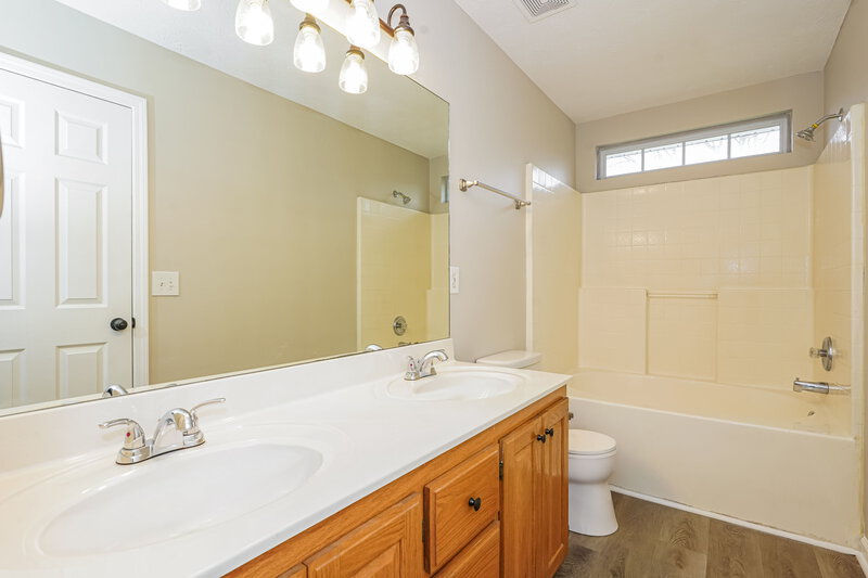 2,325/Mo, 219 Parrish Pl Mt Juliet, TN 37122 Main Bathroom View
