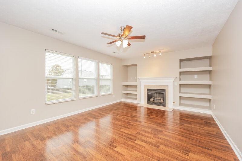 1,885/Mo, 909 Grand Oak Dr Smyrna, TN 37167 Living Room View 2