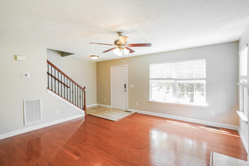 2,200/Mo, 904 Summercrest Cv Antioch, TN 37013 Living Room View