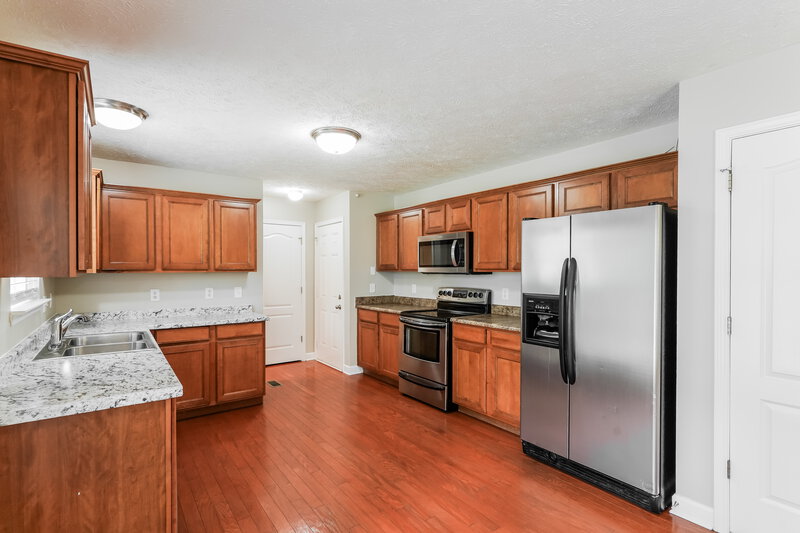 2,200/Mo, 904 Summercrest Cv Antioch, TN 37013 Kitchen View 2
