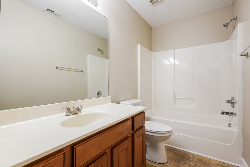 2,200/Mo, 904 Summercrest Cv Antioch, TN 37013 Bathroom View
