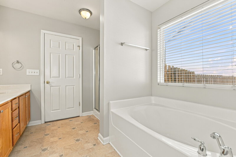 2,505/Mo, 1704 Emma Cir Spring Hill, TN 37174 Primary Bathroom View
