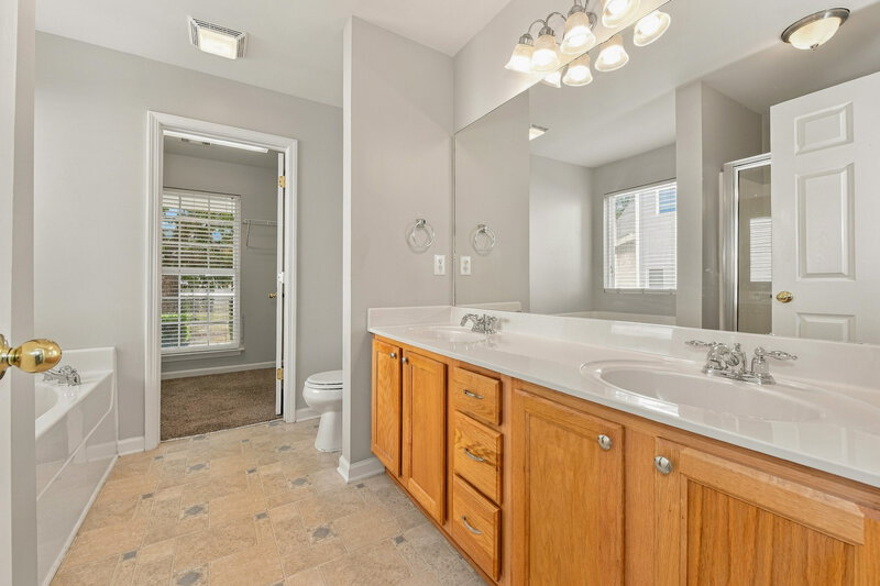 2,505/Mo, 1704 Emma Cir Spring Hill, TN 37174 Primary Bathroom View 2
