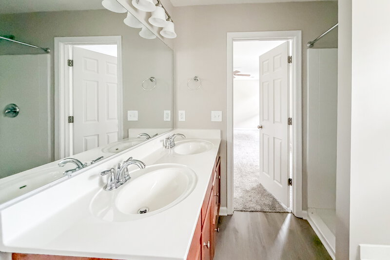 2,480/Mo, 2653 Jordan Ridge Dr Nashville, TN 37218 Main Bathroom View