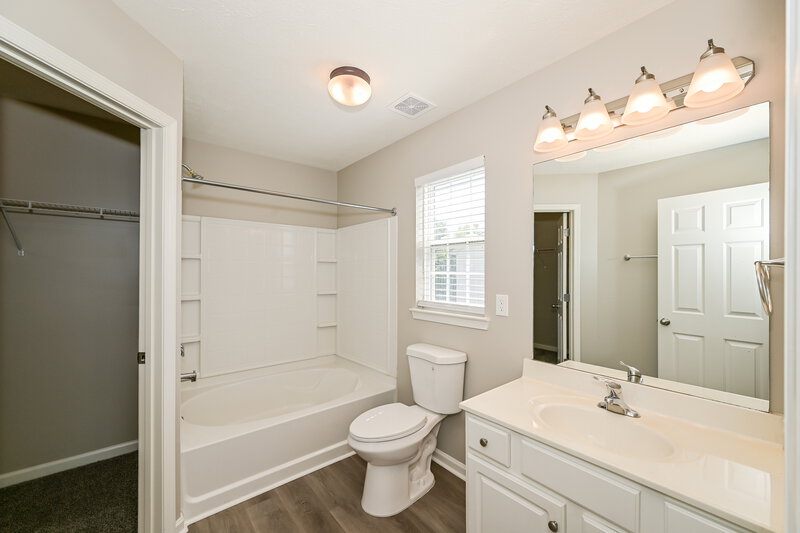 2,115/Mo, 3131 Penn Meade Way Nashville, TN 37214 Main Bathroom View