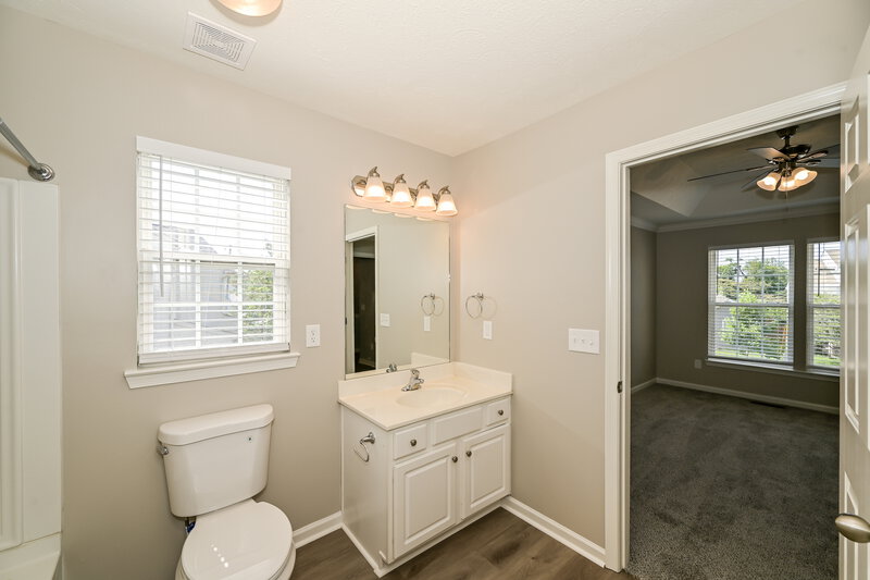 2,115/Mo, 3131 Penn Meade Way Nashville, TN 37214 Main Bathroom View 2