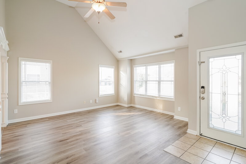 2,005/Mo, 723 Wildwood Dr Smyrna, TN 37167 Living Room View 2