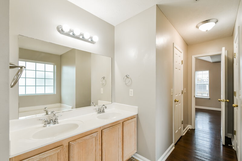 2,240/Mo, 878 Lavergne Ln La Vergne, TN 37086 Main Bathroom View
