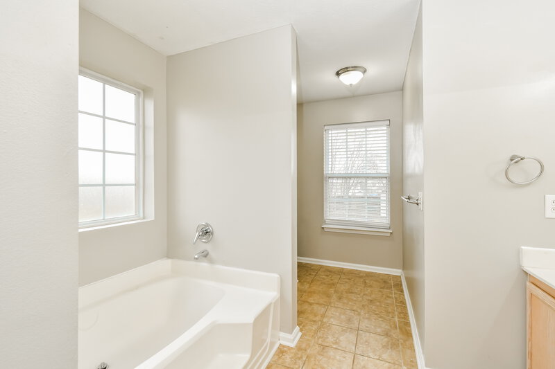 2,240/Mo, 878 Lavergne Ln La Vergne, TN 37086 Main Bathroom View 2