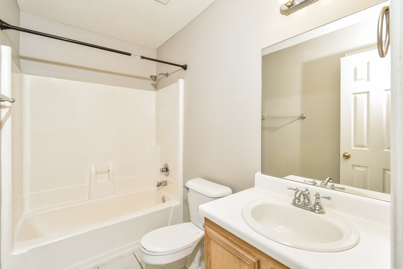 2,240/Mo, 878 Lavergne Ln La Vergne, TN 37086 Bathroom View