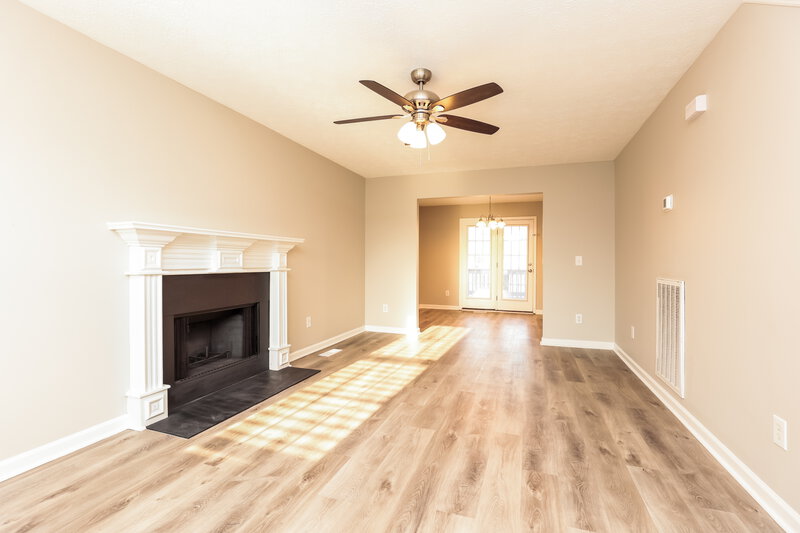 2,100/Mo, 1849 Lakewood Village Dr Antioch, TN 37013 Living Room View