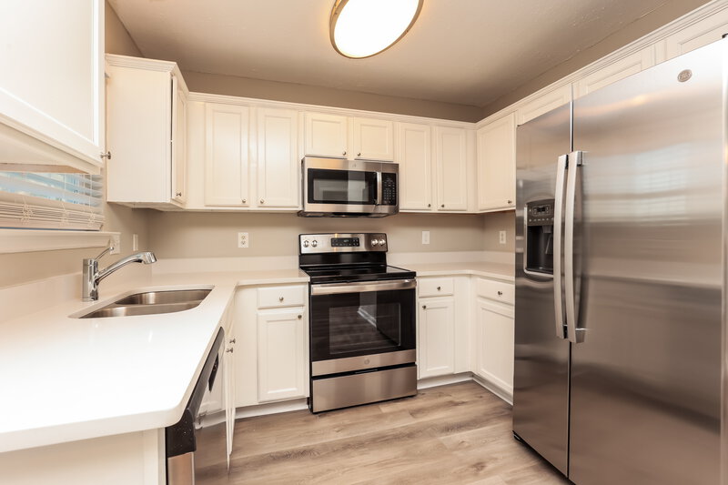 2,100/Mo, 1849 Lakewood Village Dr Antioch, TN 37013 Kitchen View