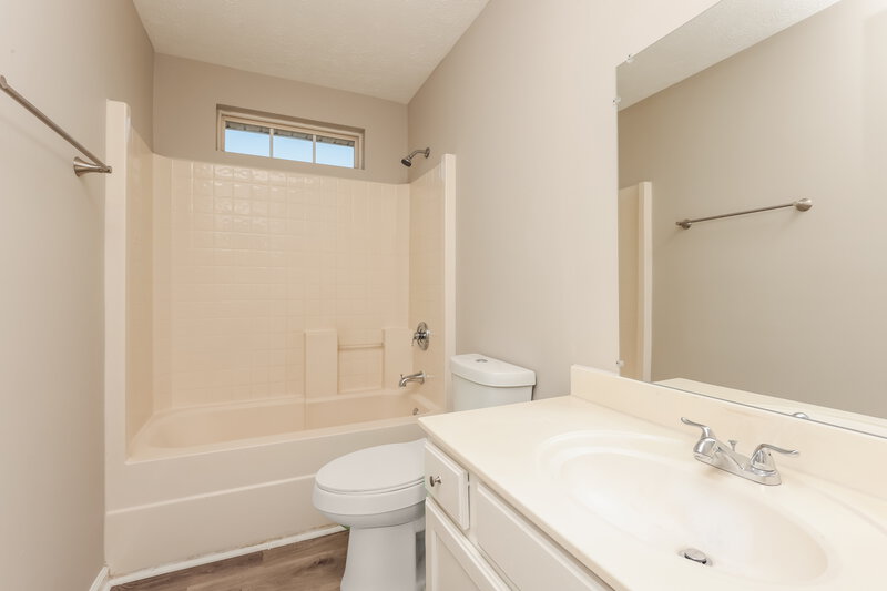 2,100/Mo, 1849 Lakewood Village Dr Antioch, TN 37013 Bathroom View 3