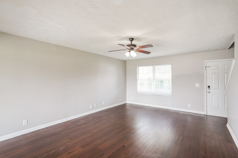 2,065/Mo, 5039 Tabitha St Murfreesboro, TN 37129 Living Room View 2