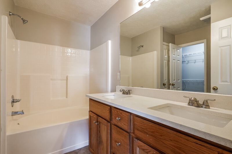 2,065/Mo, 5039 Tabitha St Murfreesboro, TN 37129 Main Bathroom View