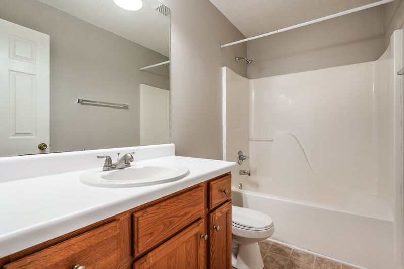 2,065/Mo, 5039 Tabitha St Murfreesboro, TN 37129 Bathroom View
