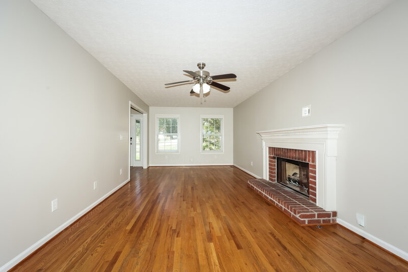2,415/Mo, 105 Walton Trce S Hendersonville, TN 37075 Living Room View 2
