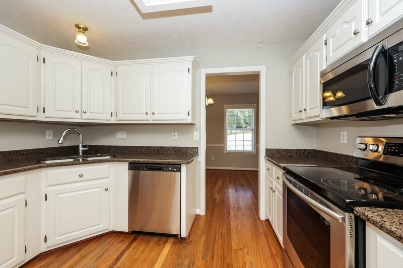 2,415/Mo, 105 Walton Trce S Hendersonville, TN 37075 Kitchen View 2