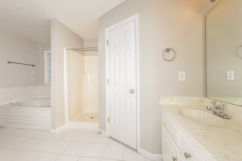 2,415/Mo, 105 Walton Trce S Hendersonville, TN 37075 Main Bathroom View 2