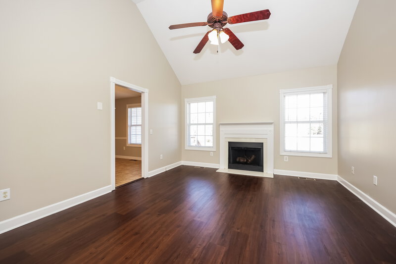 1,900/Mo, 306 Gatewood Dr Murfreesboro, TN 37129 Living Room View