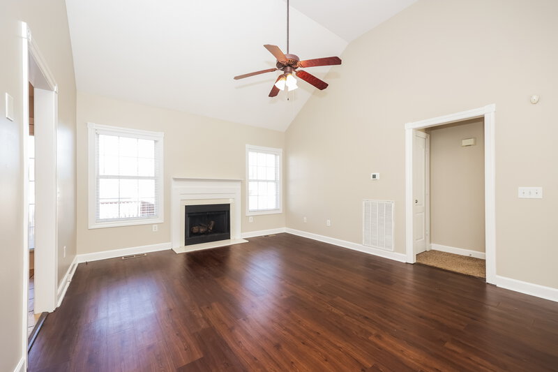 1,900/Mo, 306 Gatewood Dr Murfreesboro, TN 37129 Living Room View 2