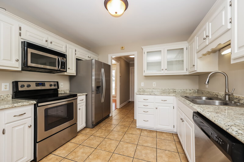 1,900/Mo, 306 Gatewood Dr Murfreesboro, TN 37129 Kitchen View
