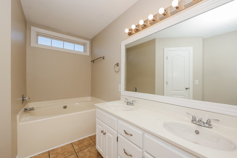 1,900/Mo, 306 Gatewood Dr Murfreesboro, TN 37129 Main Bathroom View