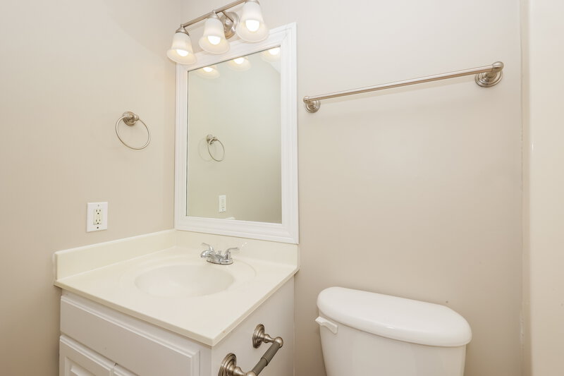1,900/Mo, 306 Gatewood Dr Murfreesboro, TN 37129 Bathroom View