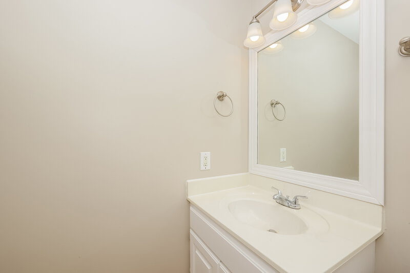 1,900/Mo, 306 Gatewood Dr Murfreesboro, TN 37129 Bathroom View 2