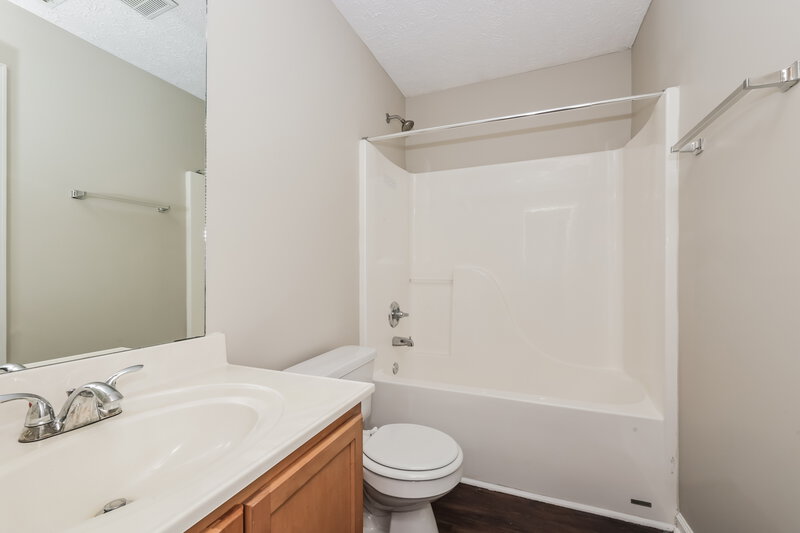 2,120/Mo, 1243 Lasalle Dr Smyrna, TN 37167 Main Bathroom View