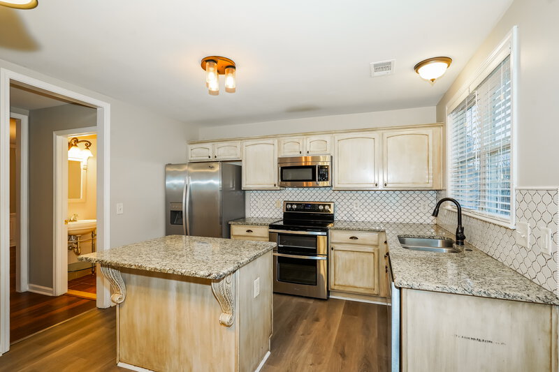 2,300/Mo, 1719 Eagle Trace Dr Mt Juliet, TN 37122 Kitchen View 2
