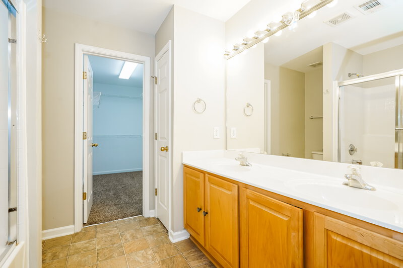 2,300/Mo, 1719 Eagle Trace Dr Mt Juliet, TN 37122 Main Bathroom View