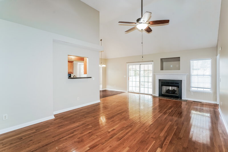 2,280/Mo, 228 Parrish Pl Mt Juliet, TN 37122 Living Room View 2
