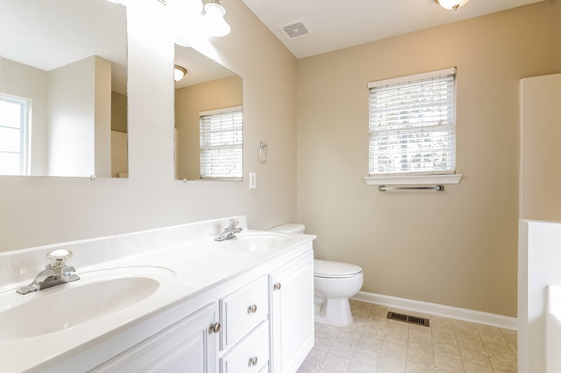 2,280/Mo, 228 Parrish Pl Mt Juliet, TN 37122 Main Bathroom View
