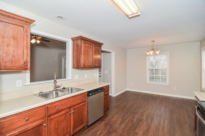2,135/Mo, 3615 Stevens Bnd Murfreesboro, TN 37127 Kitchen View 2