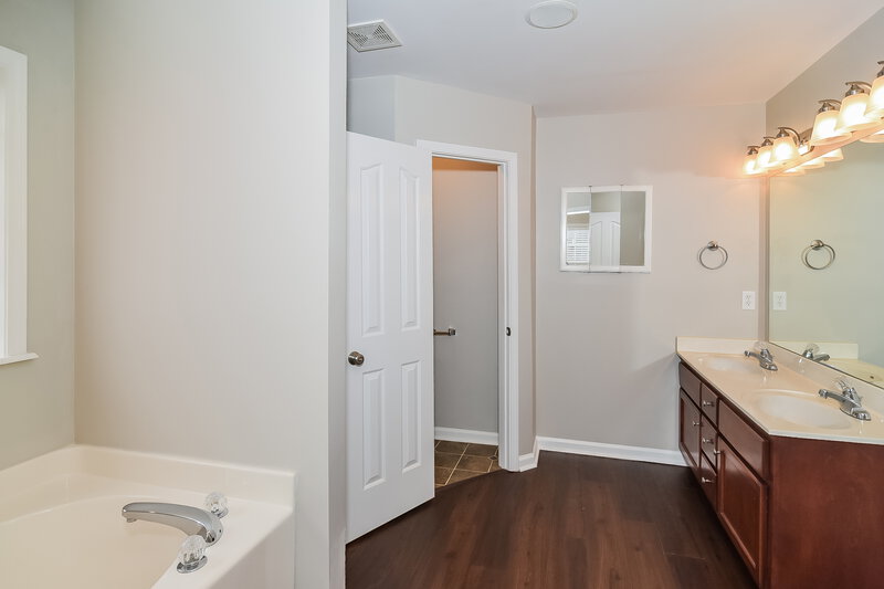 2,135/Mo, 3615 Stevens Bnd Murfreesboro, TN 37127 Main Bathroom View