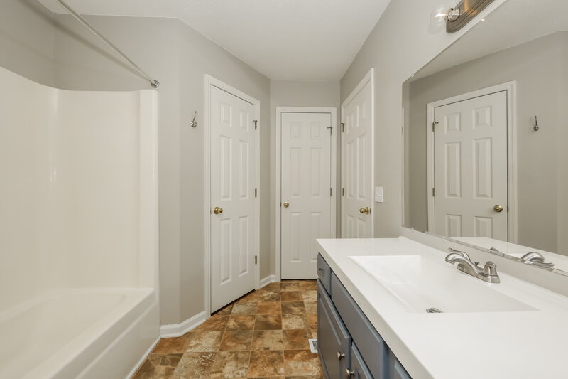 1,895/Mo, 2651 Battleground Dr Murfreesboro, TN 37128 Main Bathroom View 2
