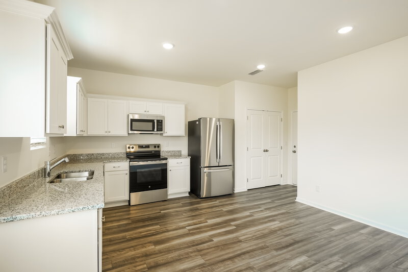 2,175/Mo, 195 Snowdrop Ave La Vergne, TN 37086 Kitchen View 2