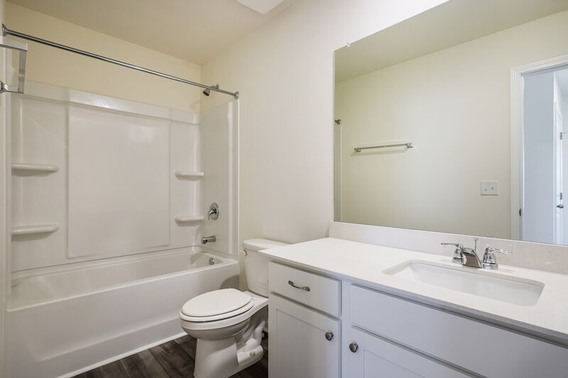 2,600/Mo, 185 Snowdrop Ave La Vergne, TN 37086 Bathroom View