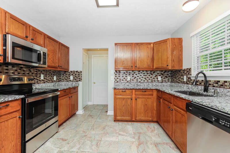 1,730/Mo, 4012 Shadowbrook Trl Antioch, TN 37013 Kitchen View 2