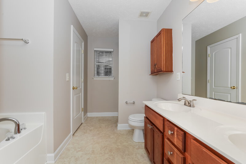 1,730/Mo, 4012 Shadowbrook Trl Antioch, TN 37013 Main Bathroom View